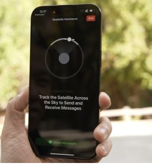 YouTuber耗尽开启娱乐之旅电池来测试苹果通过iPhone上的卫星功能提供的路边援助